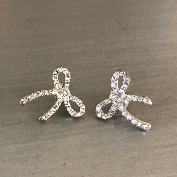 Boutique Jewelry - Dainty Bow Silver Diamond Stud Earrings